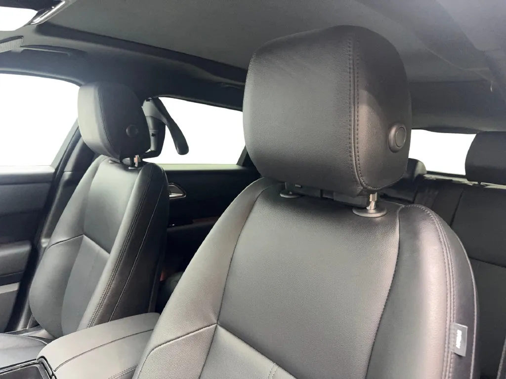 Land Rover Range Rover Velar photo 29