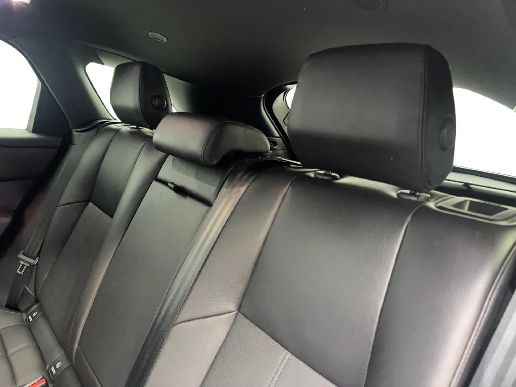 Land Rover Range Rover Velar photo 36