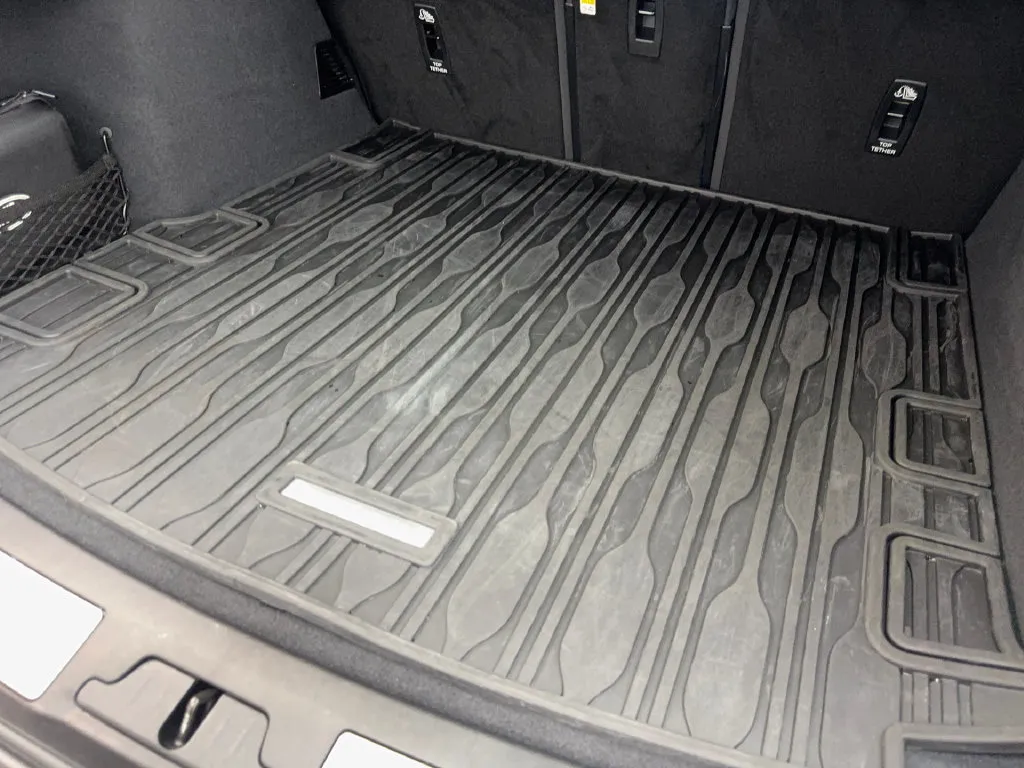 Land Rover Range Rover Velar photo 79