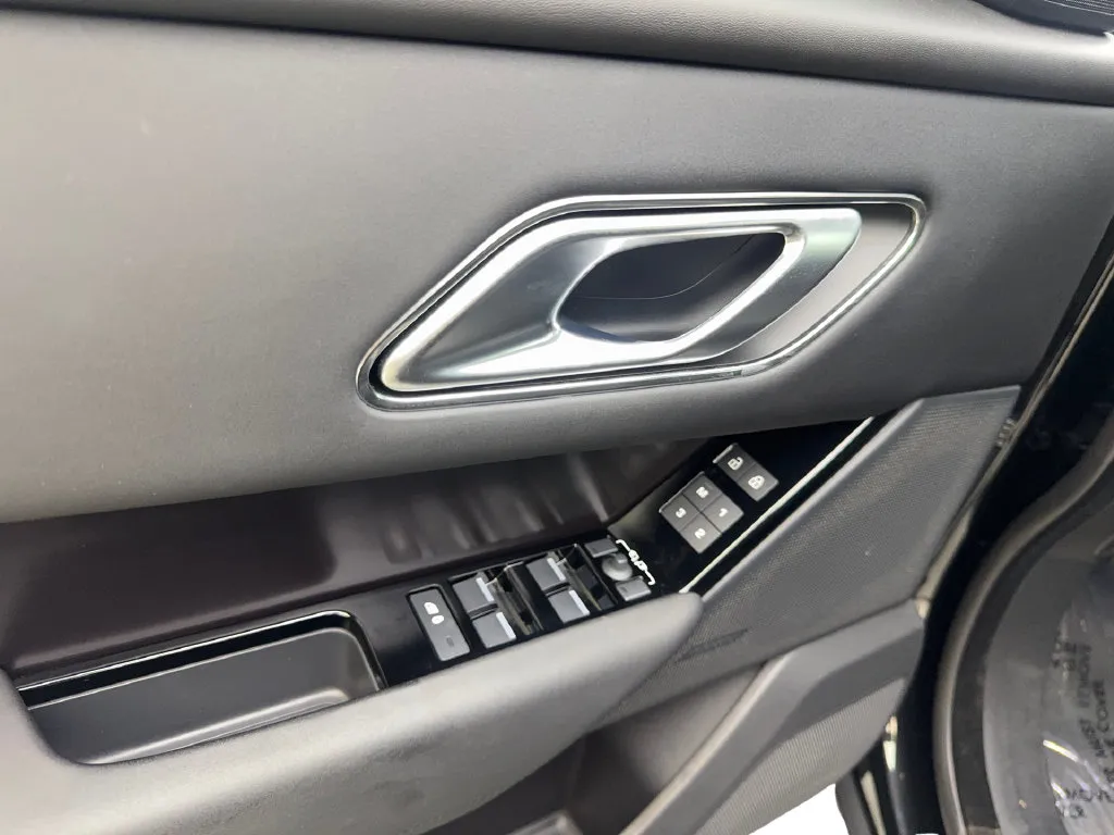 Land Rover Range Rover Velar photo 34