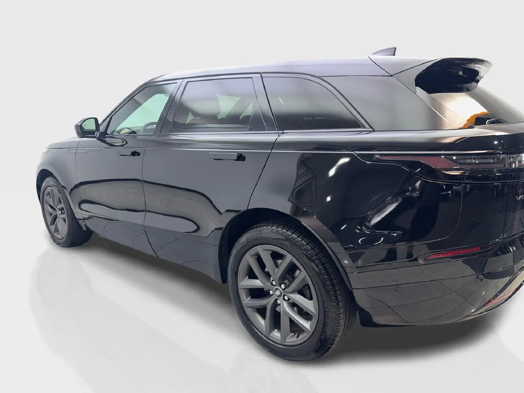 Land Rover Range Rover Velar photo 16