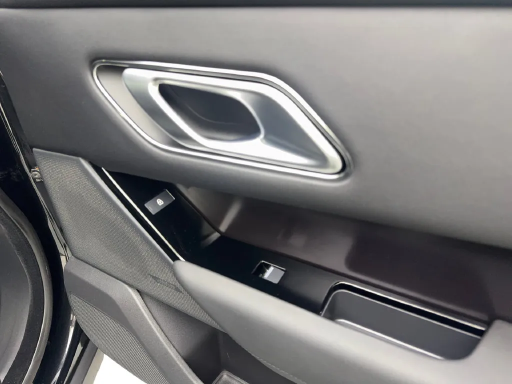 Land Rover Range Rover Velar photo 51