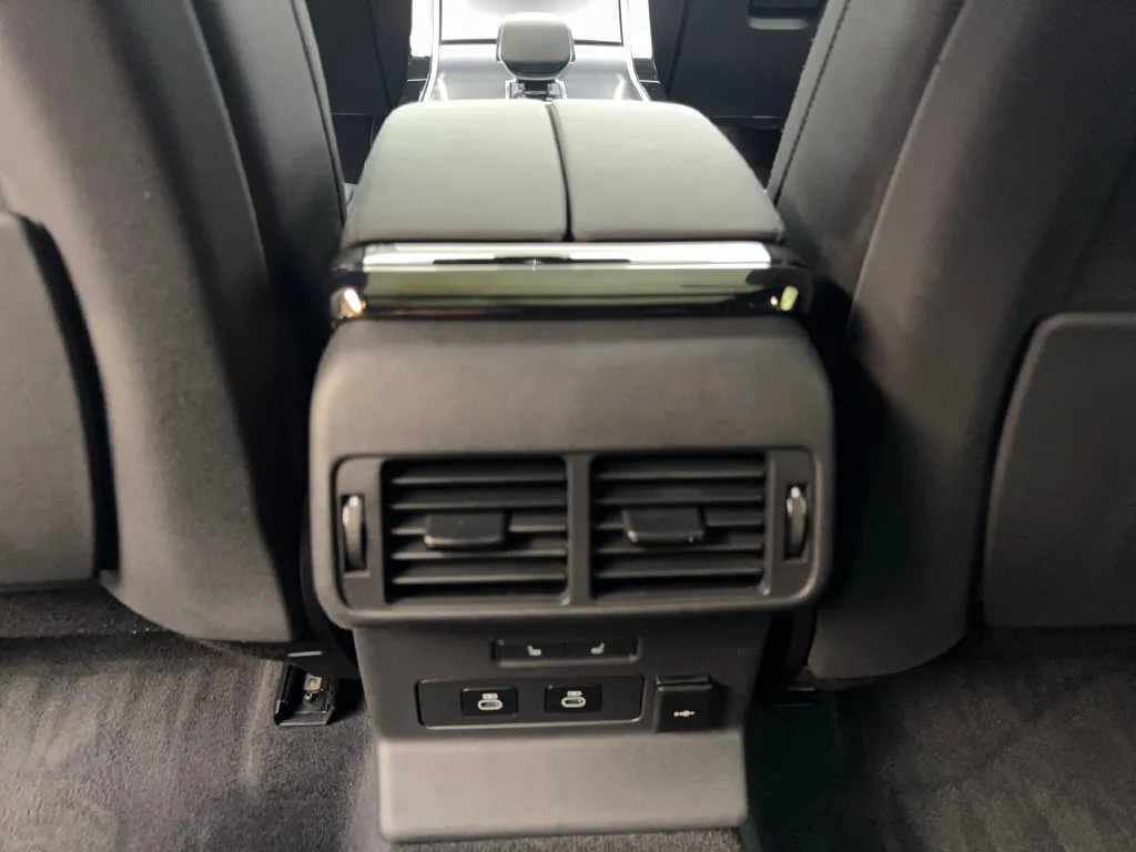 Land Rover Range Rover Velar photo 70