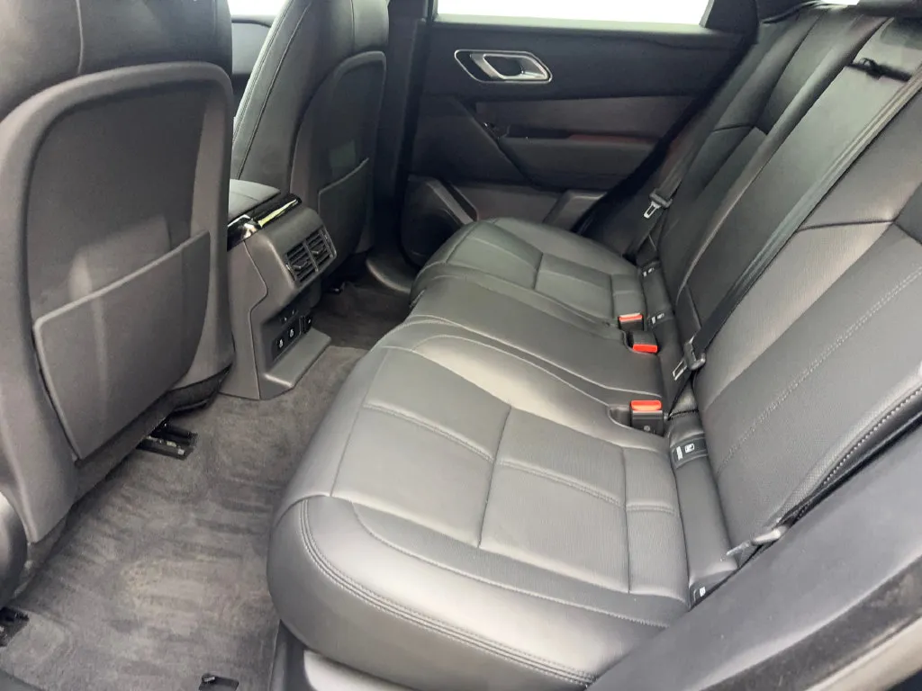 Land Rover Range Rover Velar photo 35