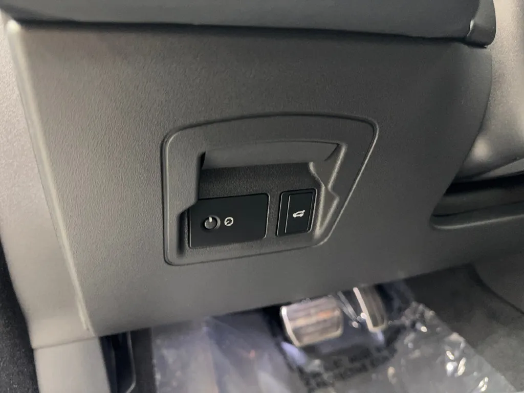 Land Rover Range Rover Velar photo 57