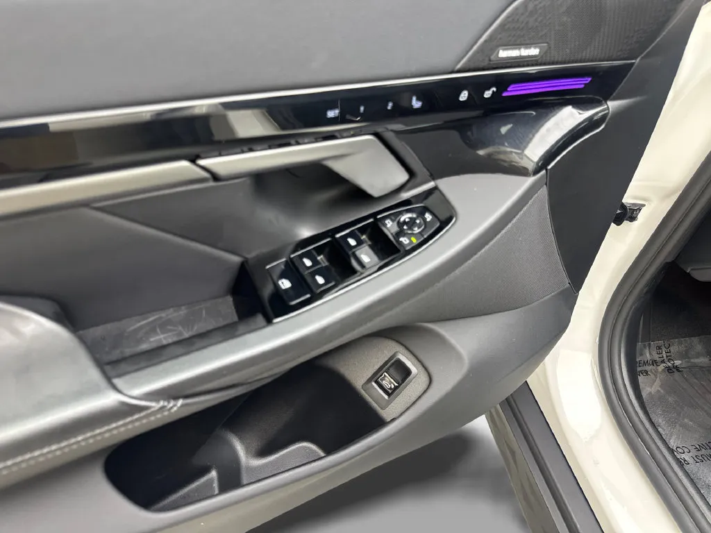 BMW 5 Series photo 34