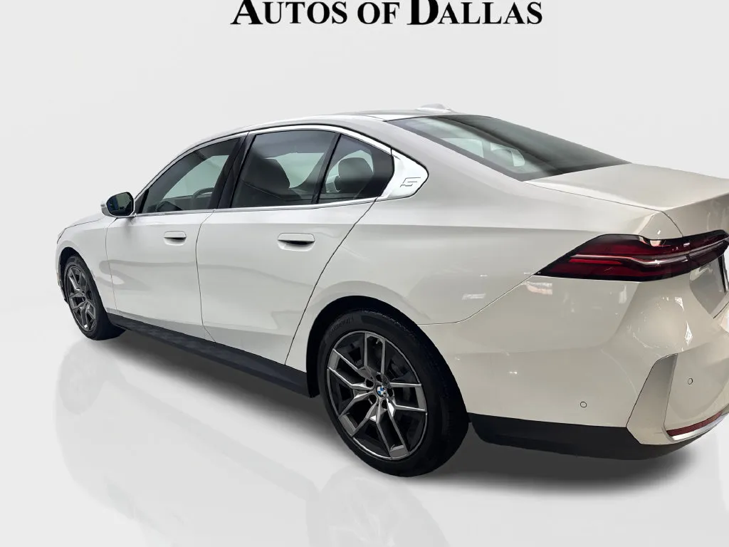 BMW 5 Series photo 16