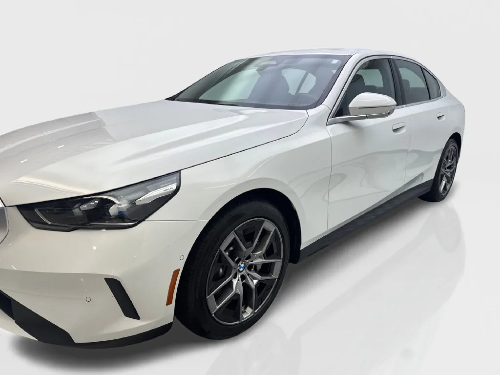 BMW 5 Series photo 12