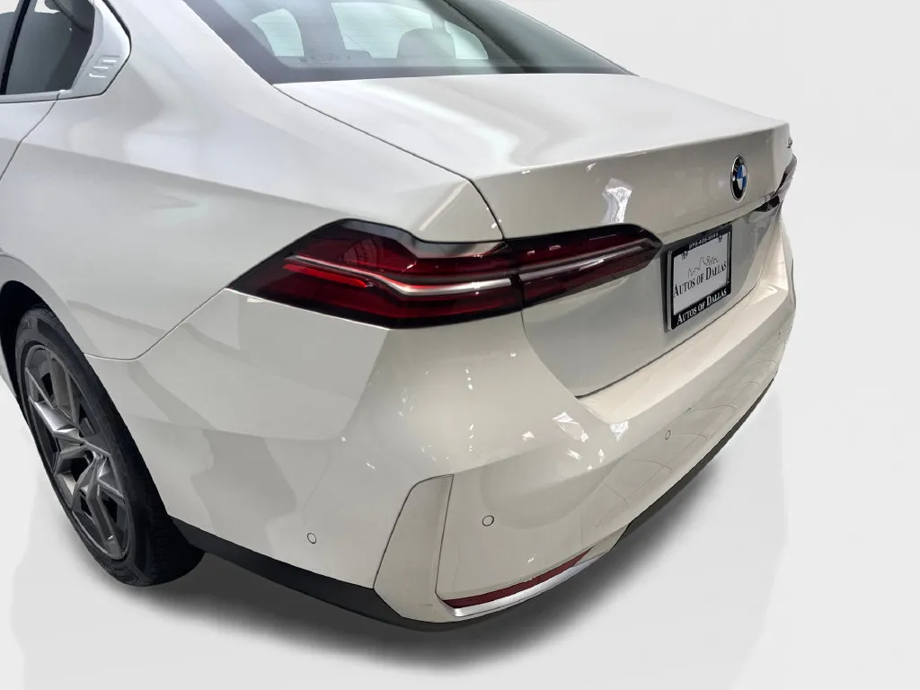 BMW 5 Series photo 21
