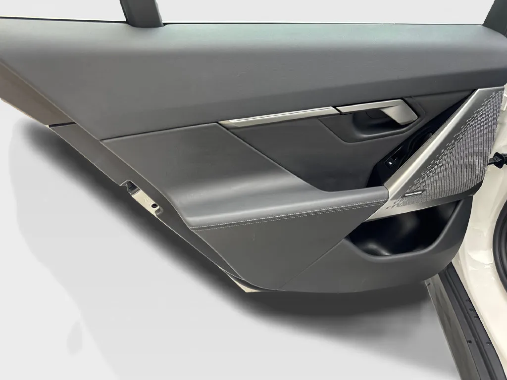 BMW 5 Series photo 39