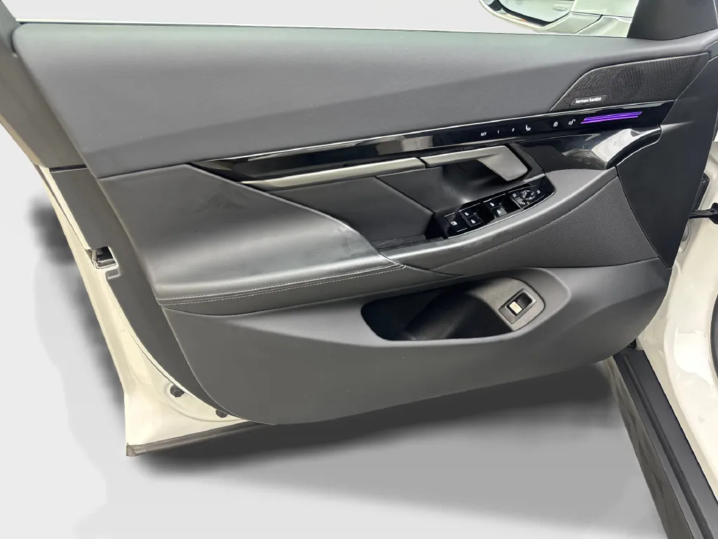 BMW 5 Series photo 33
