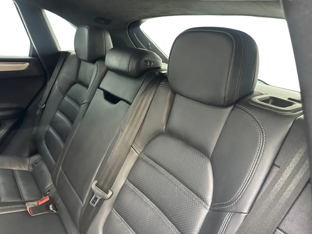 Porsche Macan photo 35