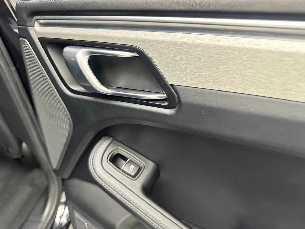 Porsche Macan photo 44