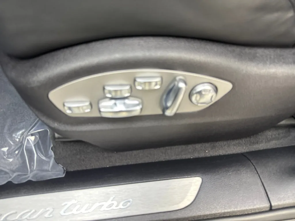 Porsche Macan photo 30