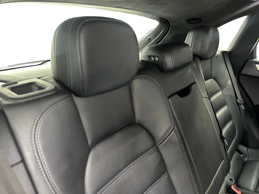Porsche Macan photo 41