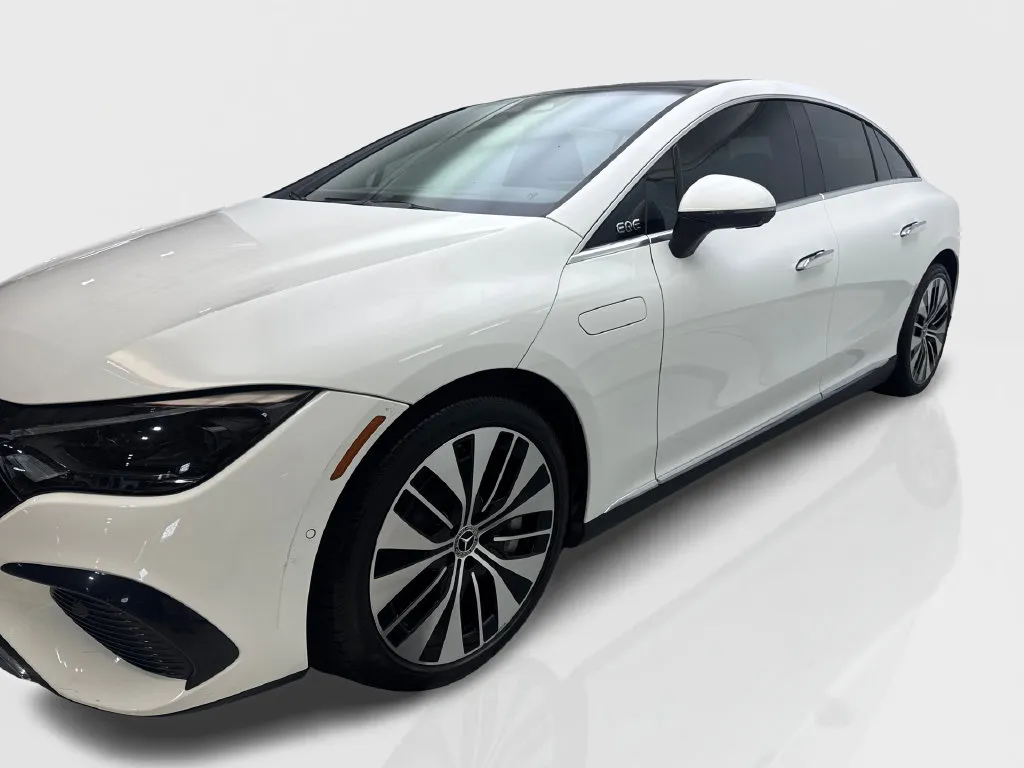 Mercedes-Benz EQE photo 12