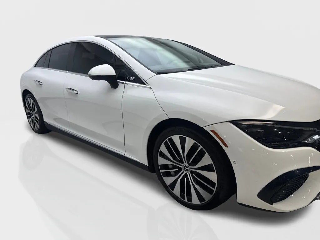 Mercedes-Benz EQE photo 14