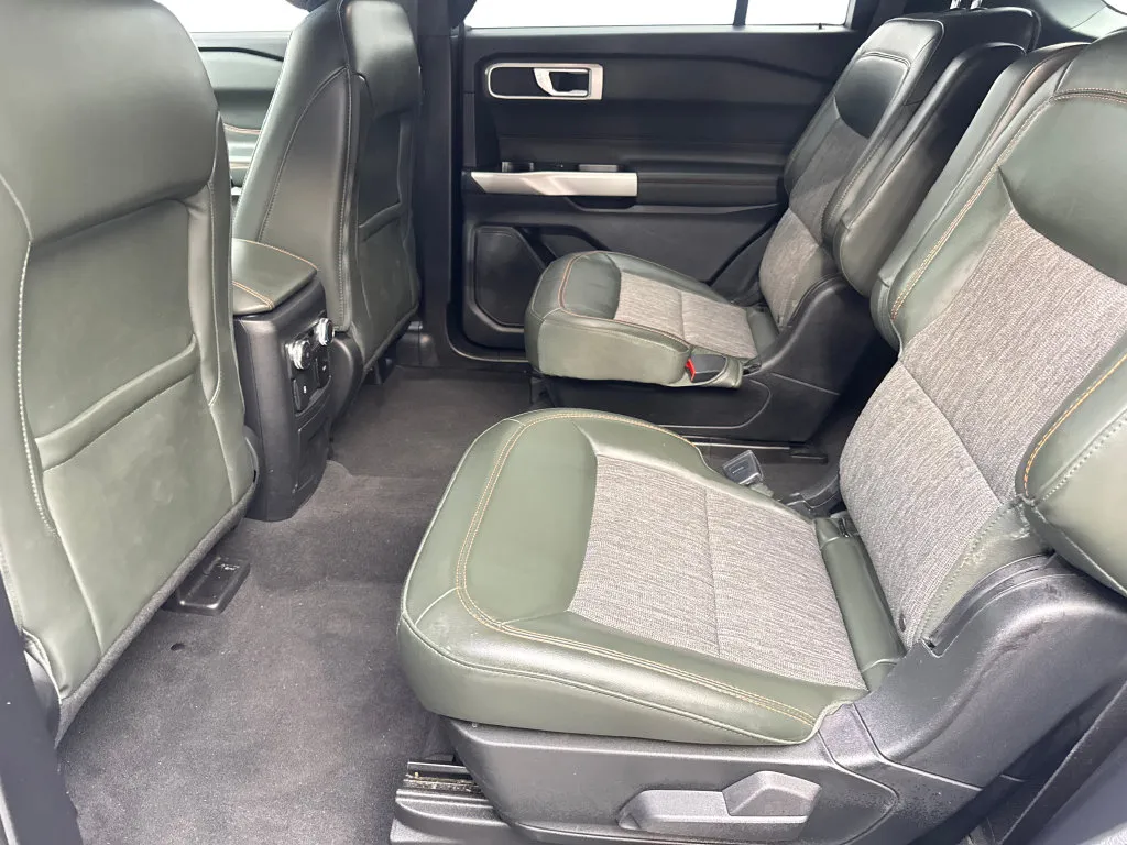 Ford Explorer photo 36