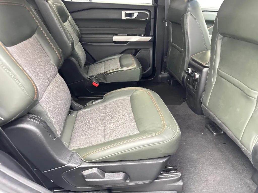 Ford Explorer photo 46