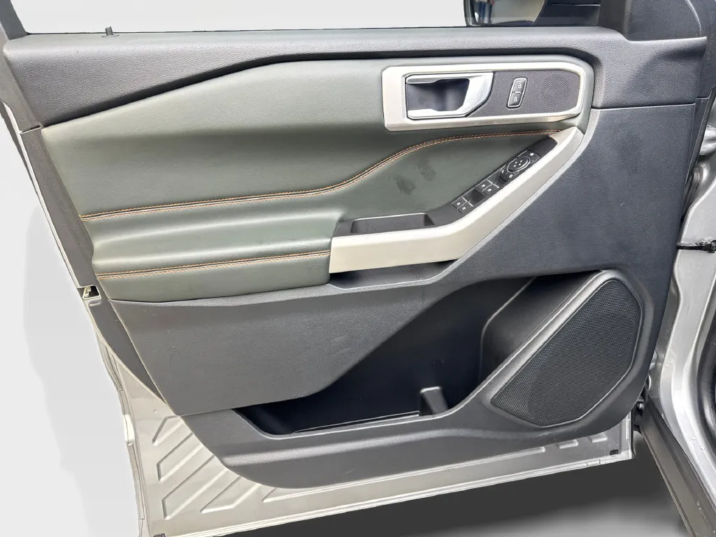 Ford Explorer photo 34