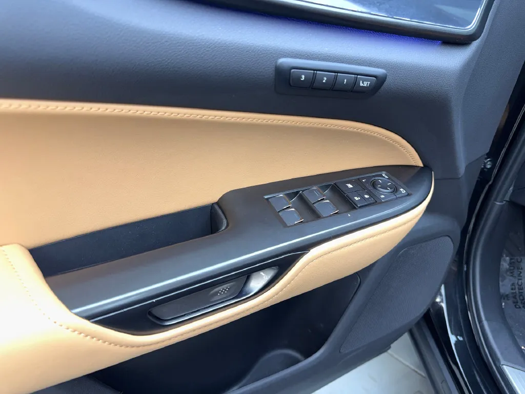 Lexus NX photo 34
