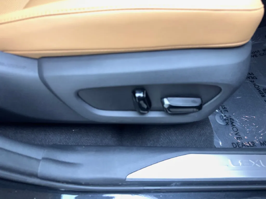 Lexus NX photo 49