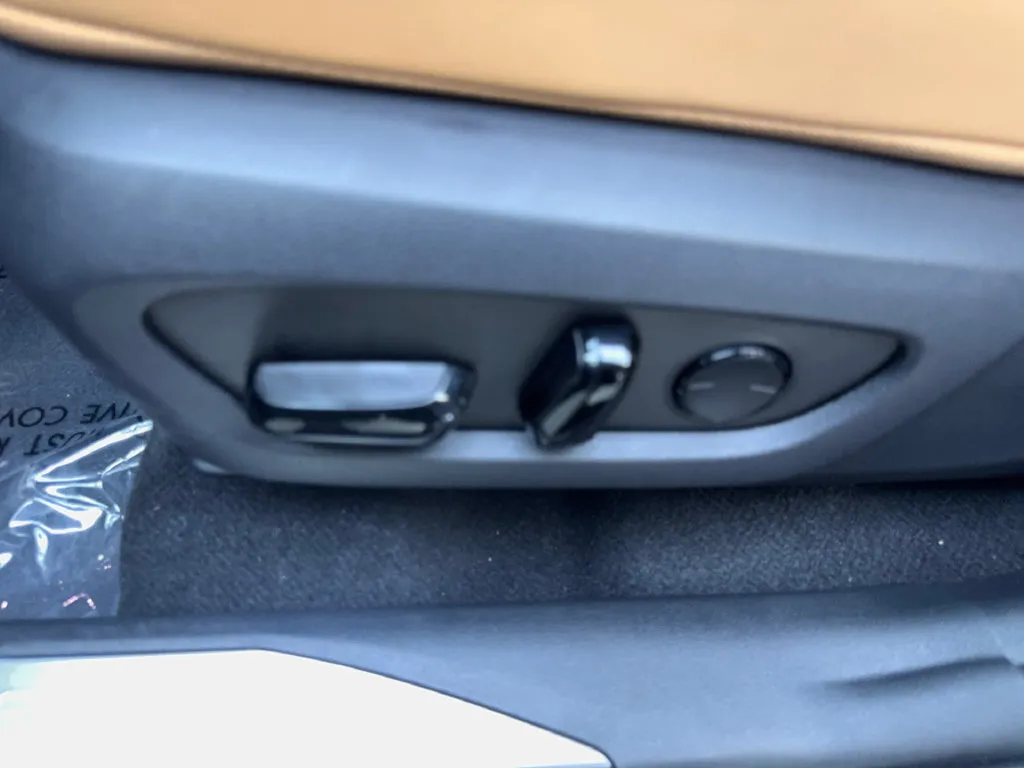 Lexus NX photo 32