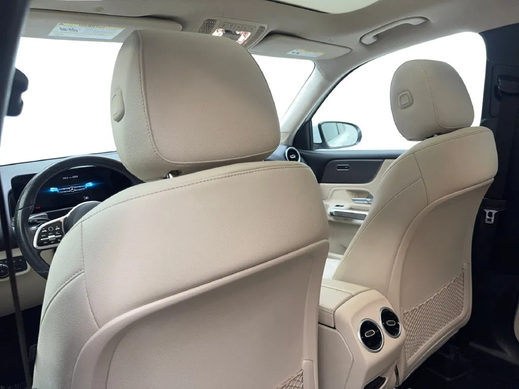 Mercedes-Benz GLB photo 36