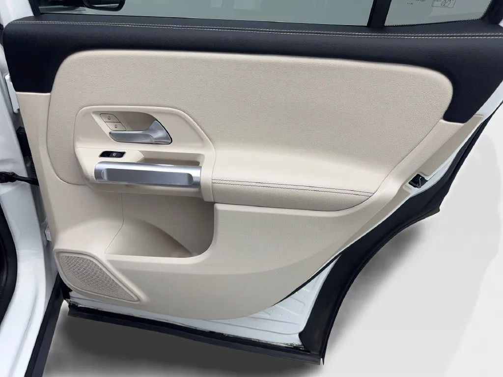 Mercedes-Benz GLB photo 47