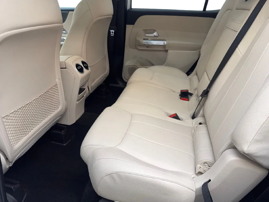 Mercedes-Benz GLB photo 34
