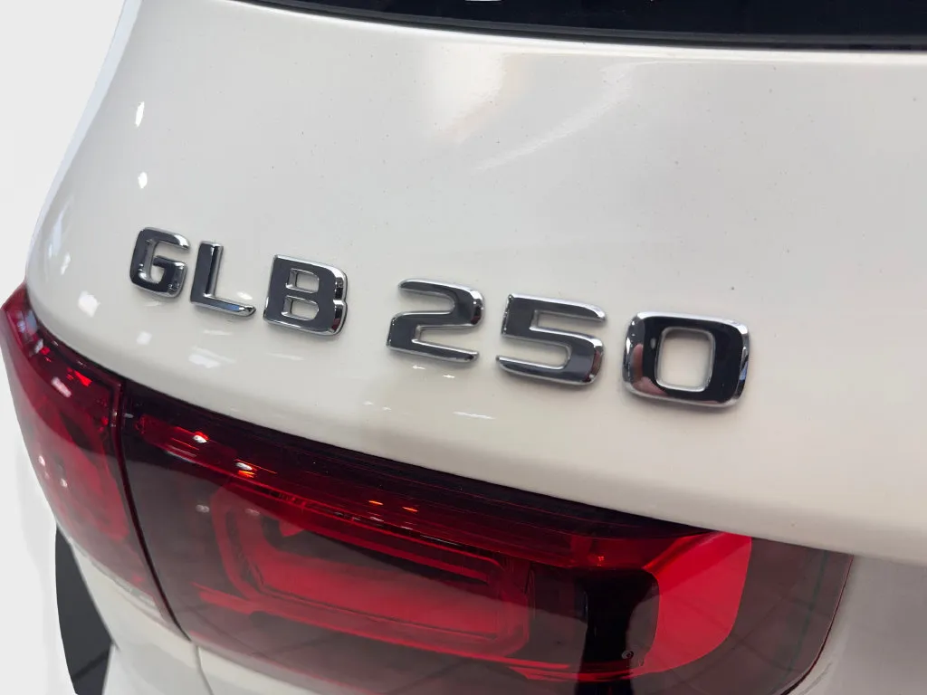 Mercedes-Benz GLB photo 25