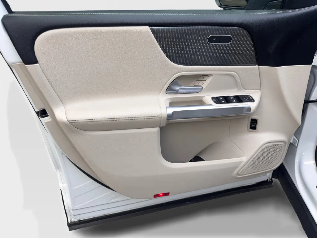 Mercedes-Benz GLB photo 32