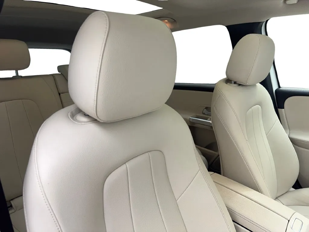 Mercedes-Benz GLB photo 50