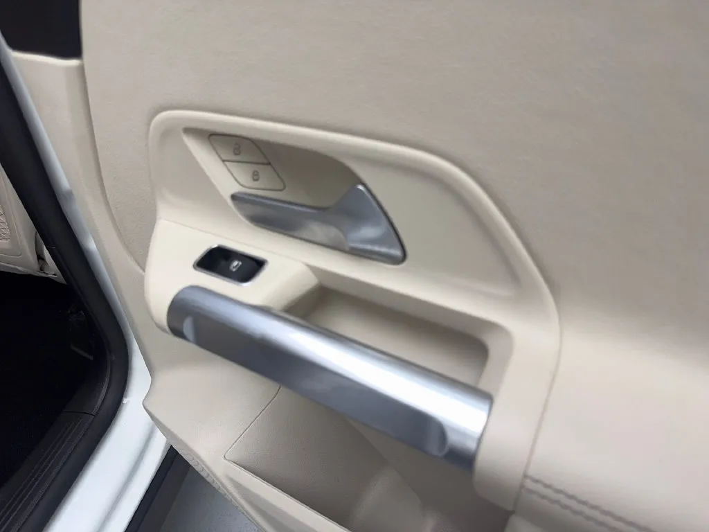 Mercedes-Benz GLB photo 48