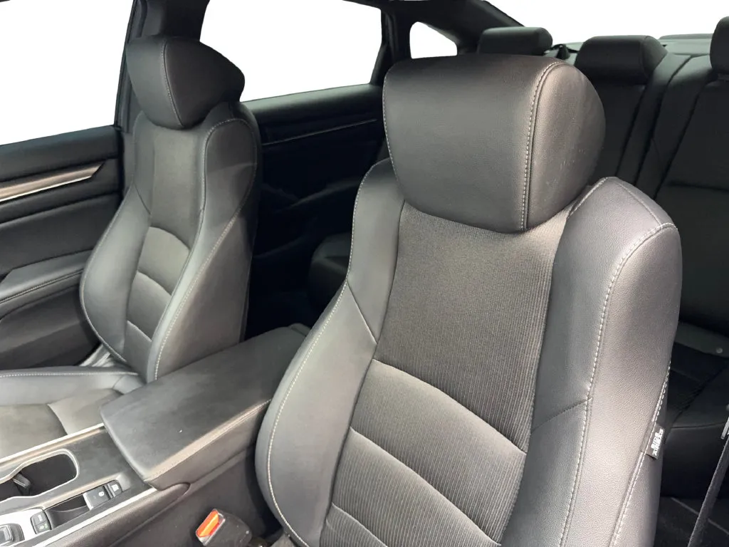 Honda Accord photo 29