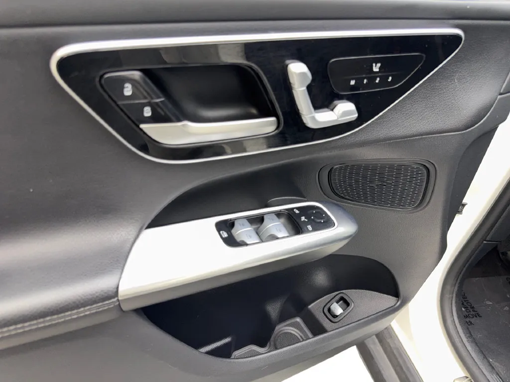 Mercedes-Benz GLC photo 32