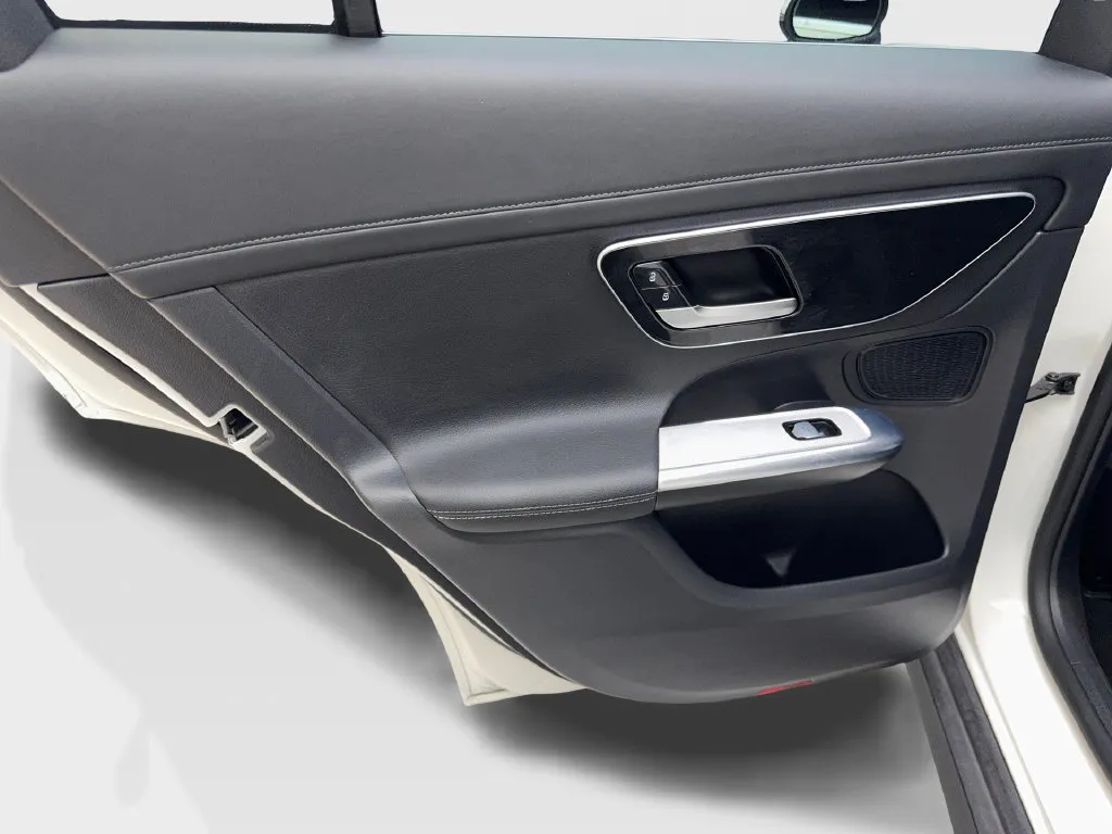 Mercedes-Benz GLC photo 36