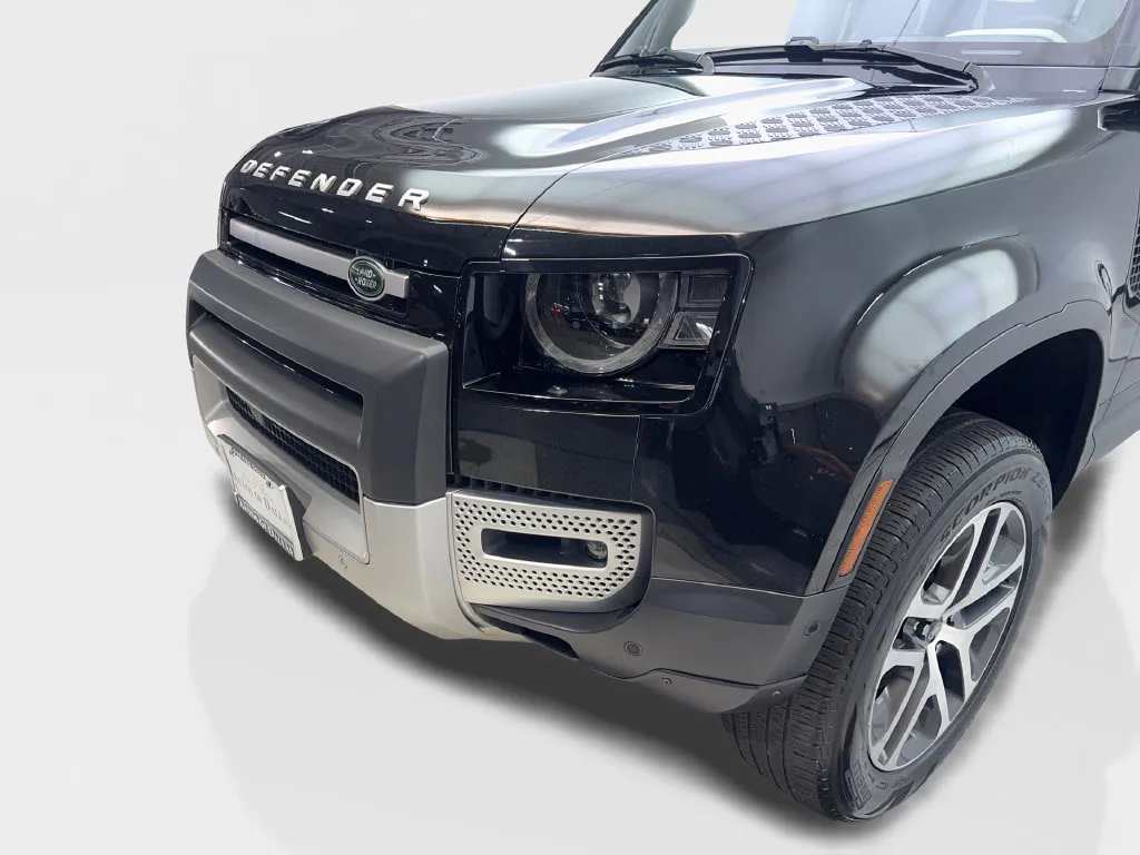 Land Rover Defender photo 18
