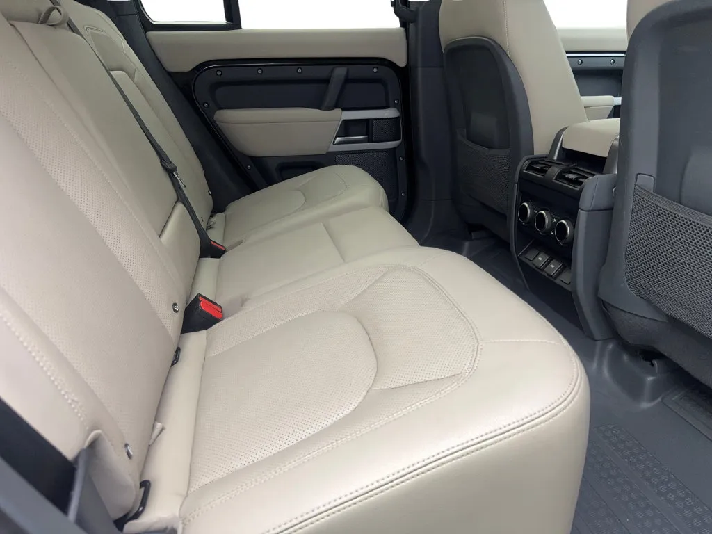 Land Rover Defender photo 41