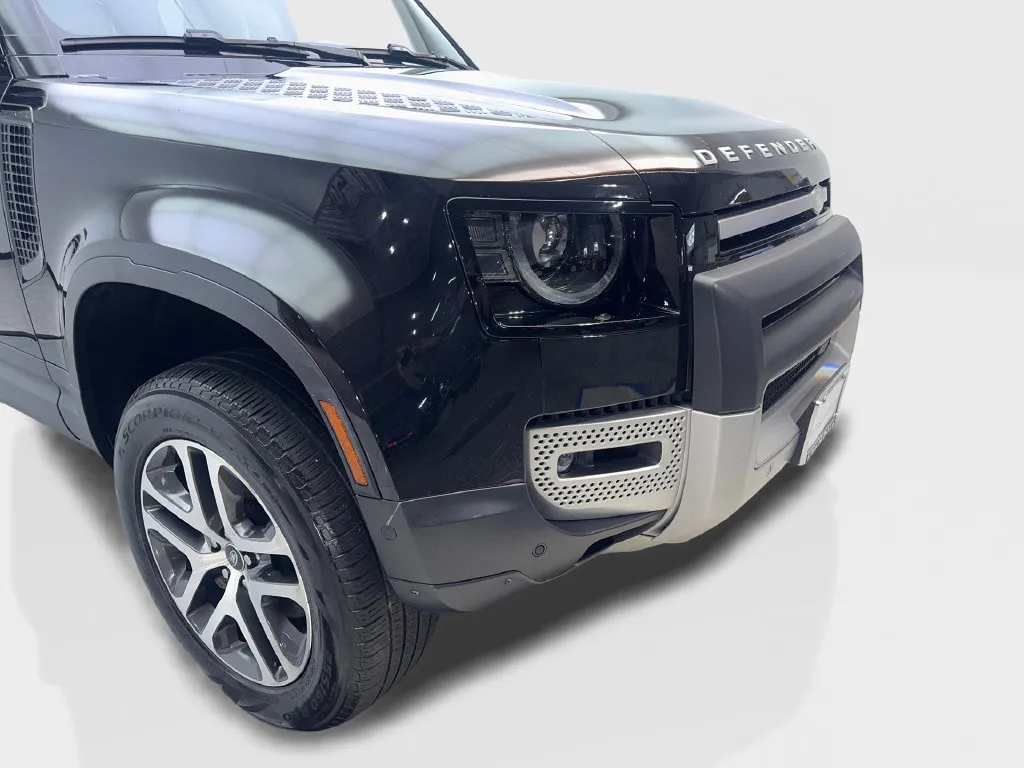 Land Rover Defender photo 19