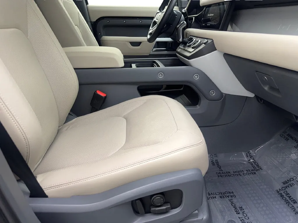 Land Rover Defender photo 46