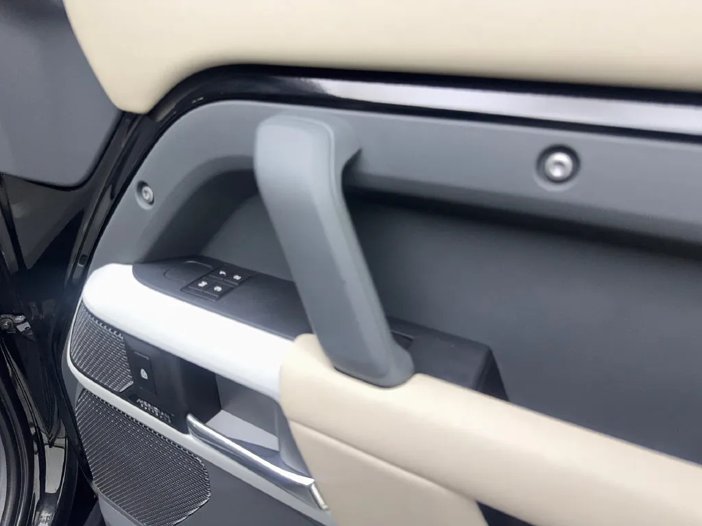 Land Rover Defender photo 51
