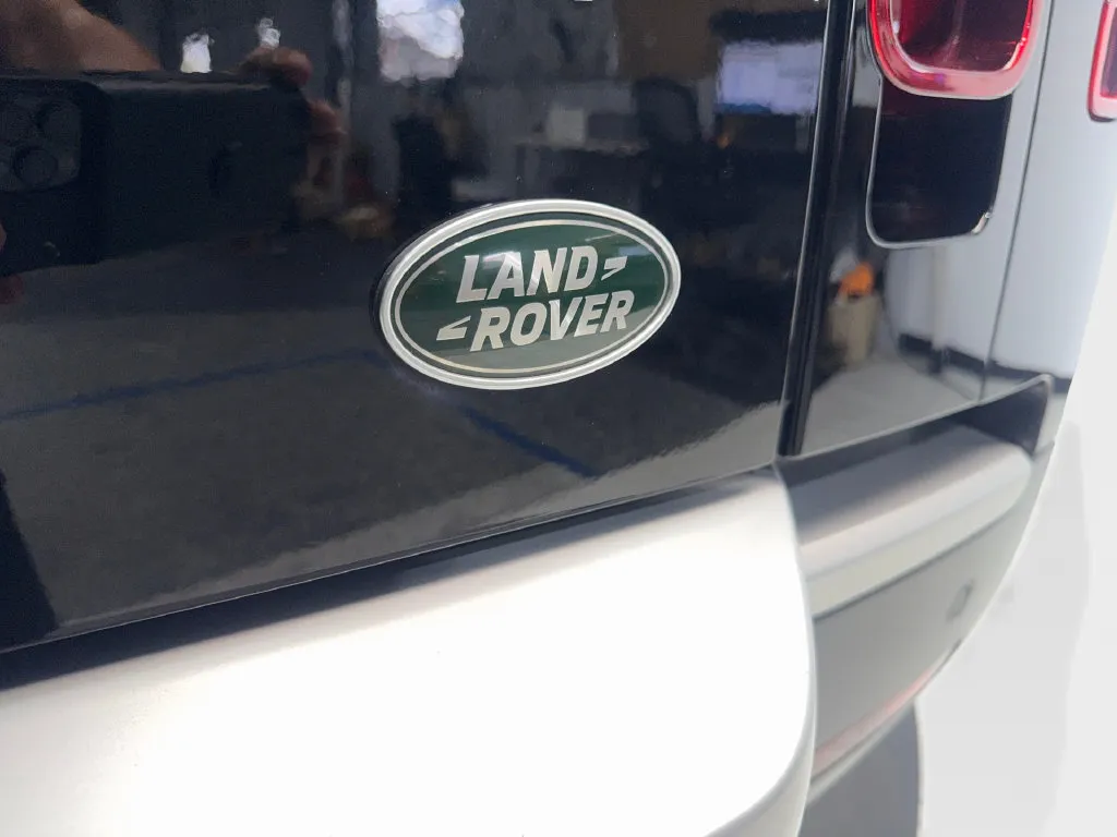Land Rover Defender photo 26