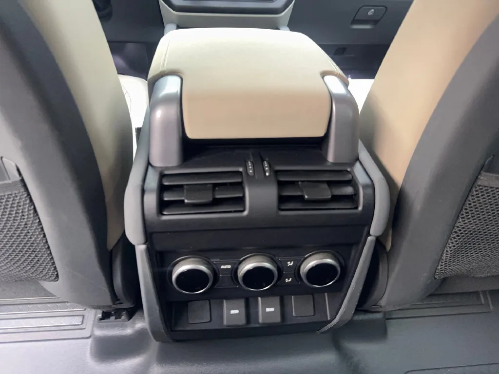 Land Rover Defender photo 72