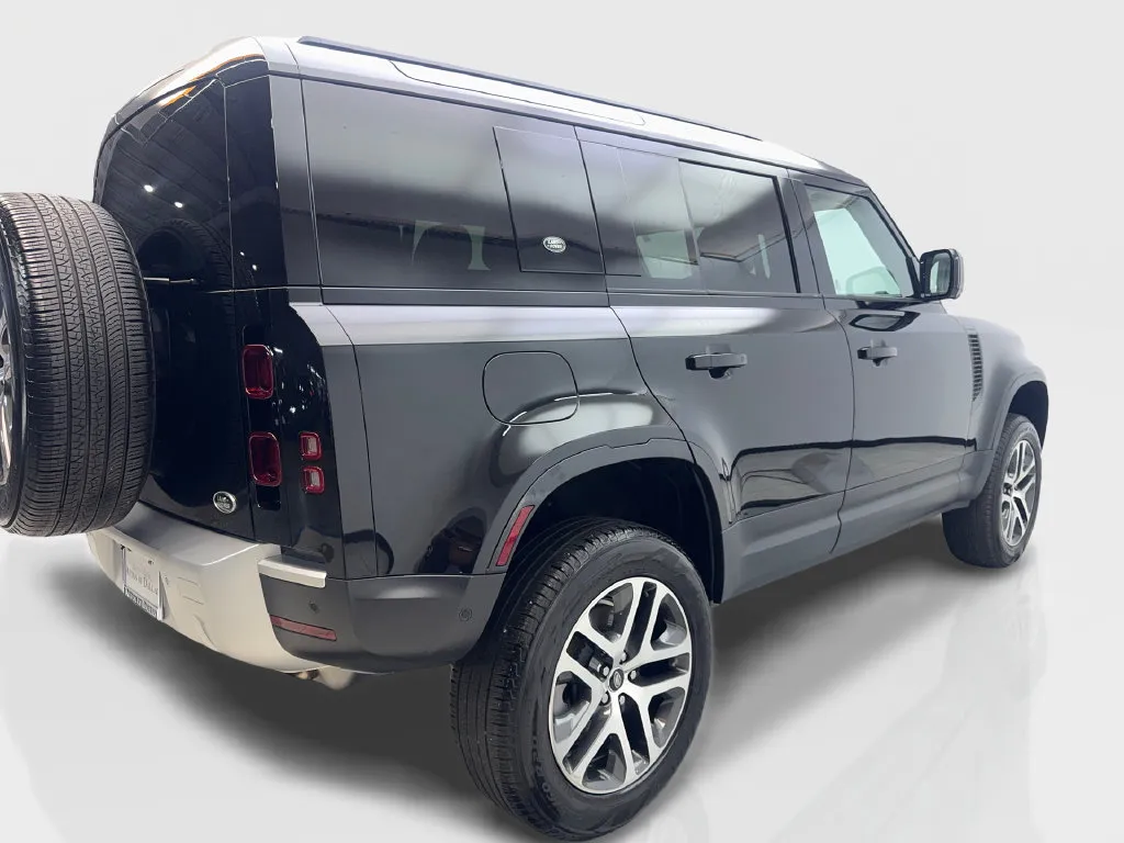 Land Rover Defender photo 15