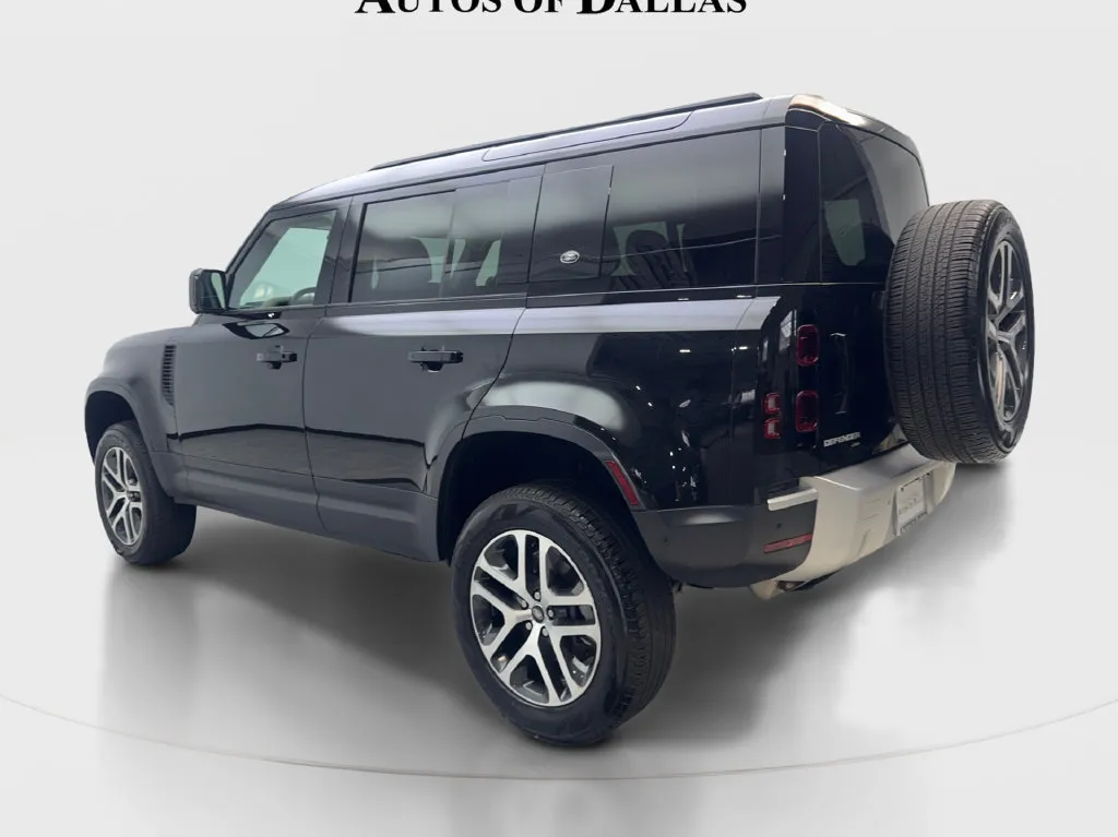 Land Rover Defender photo 10