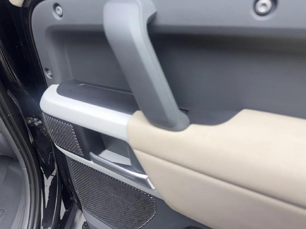 Land Rover Defender photo 45