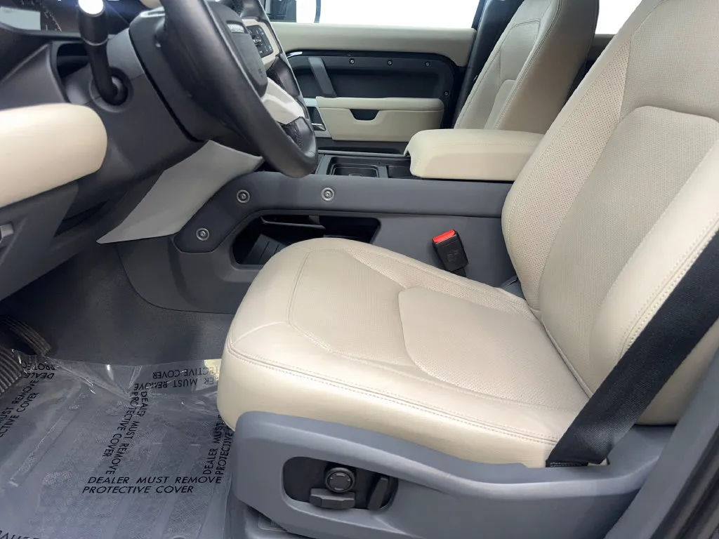 Land Rover Defender photo 28
