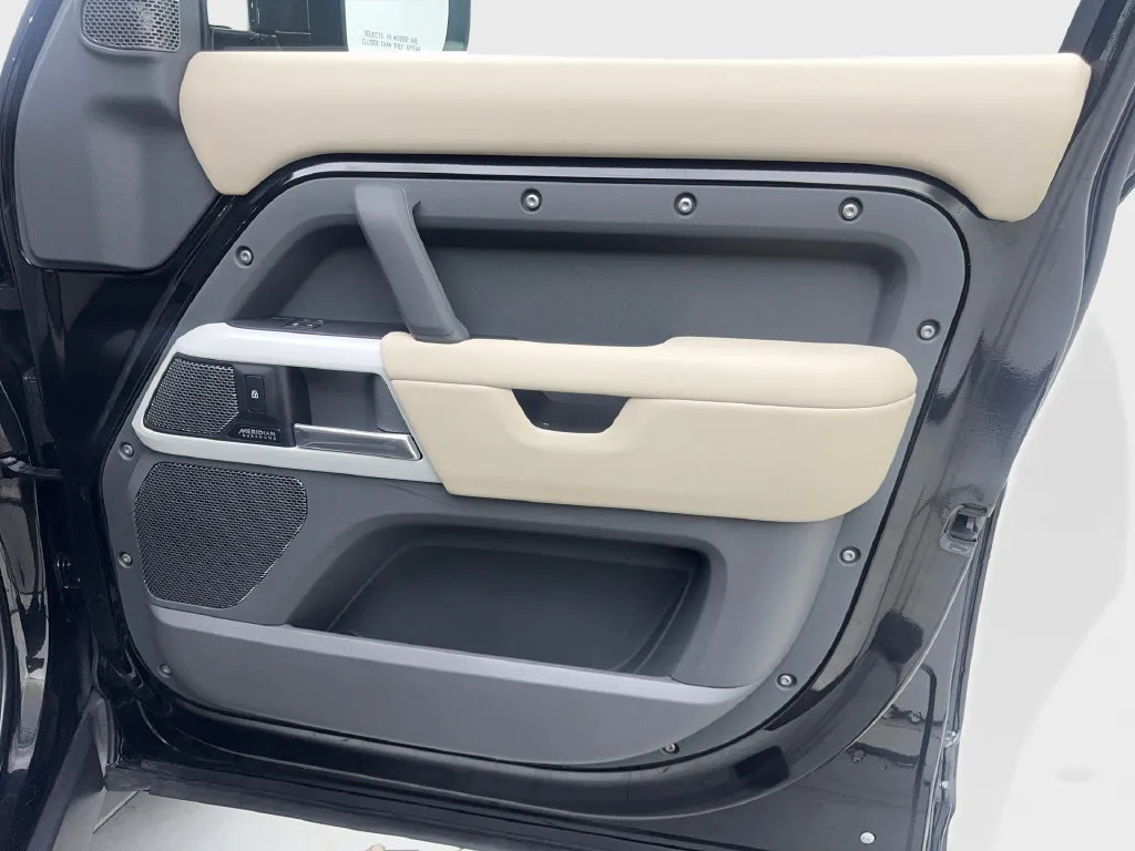 Land Rover Defender photo 50