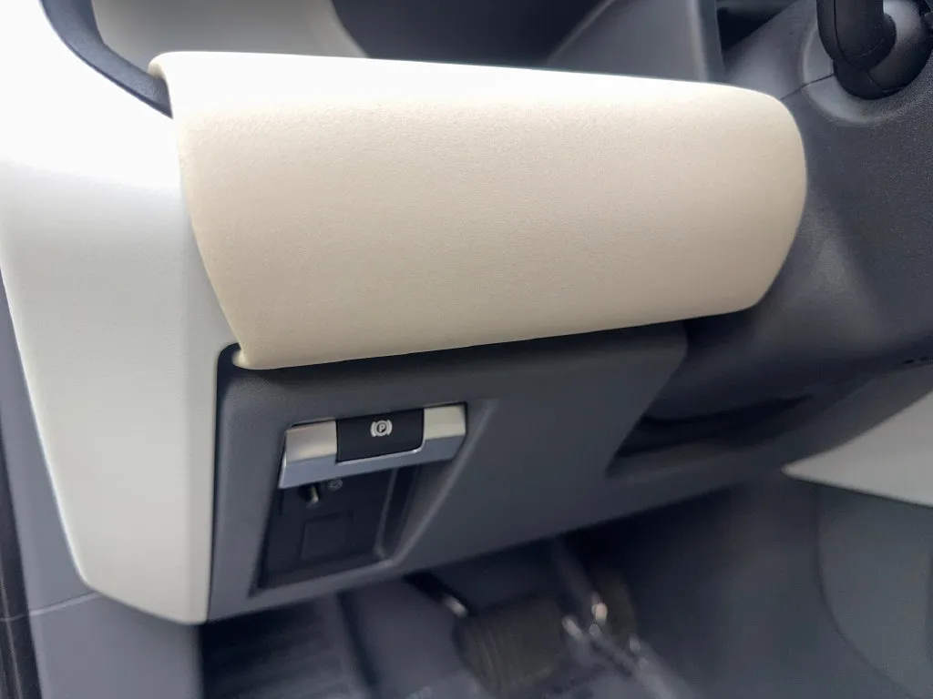 Land Rover Defender photo 57